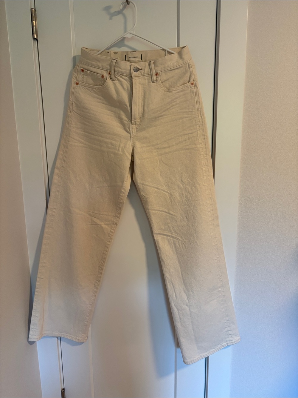 AE77 American Eagle Stovepipe Jeans in Cream